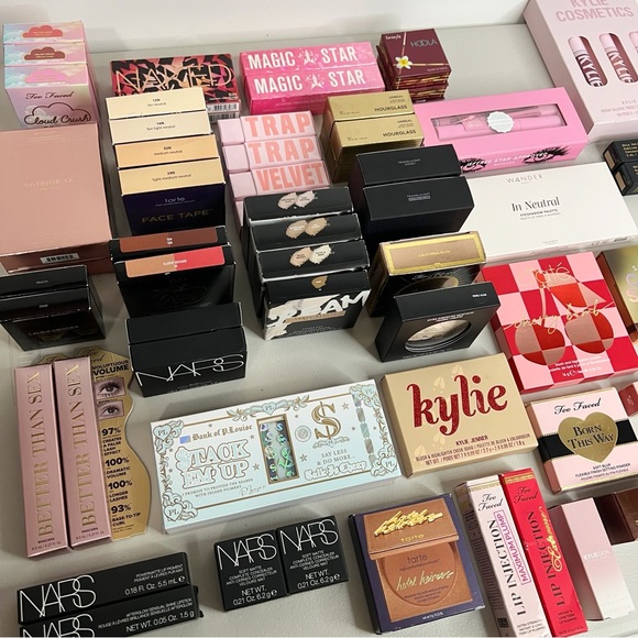 High End Makeup 12 FULL SIZE Products Mystery Bundle - Picture 8 of 8